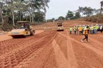 Route Ntui-Ndjolé-Mankim : l’entreprise améliore sa production malgré le taux d’exécution des travaux qui reste faible